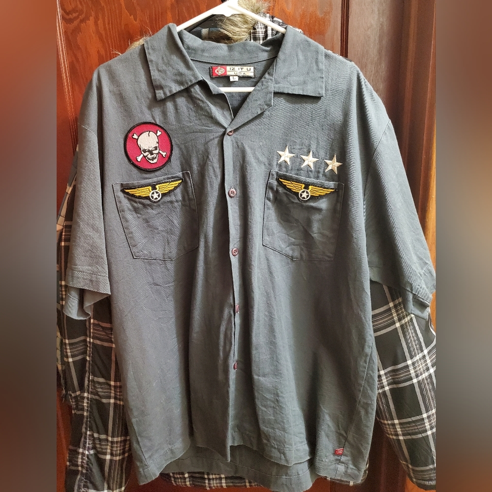Iz it u, Large work shirt, skulls and patches